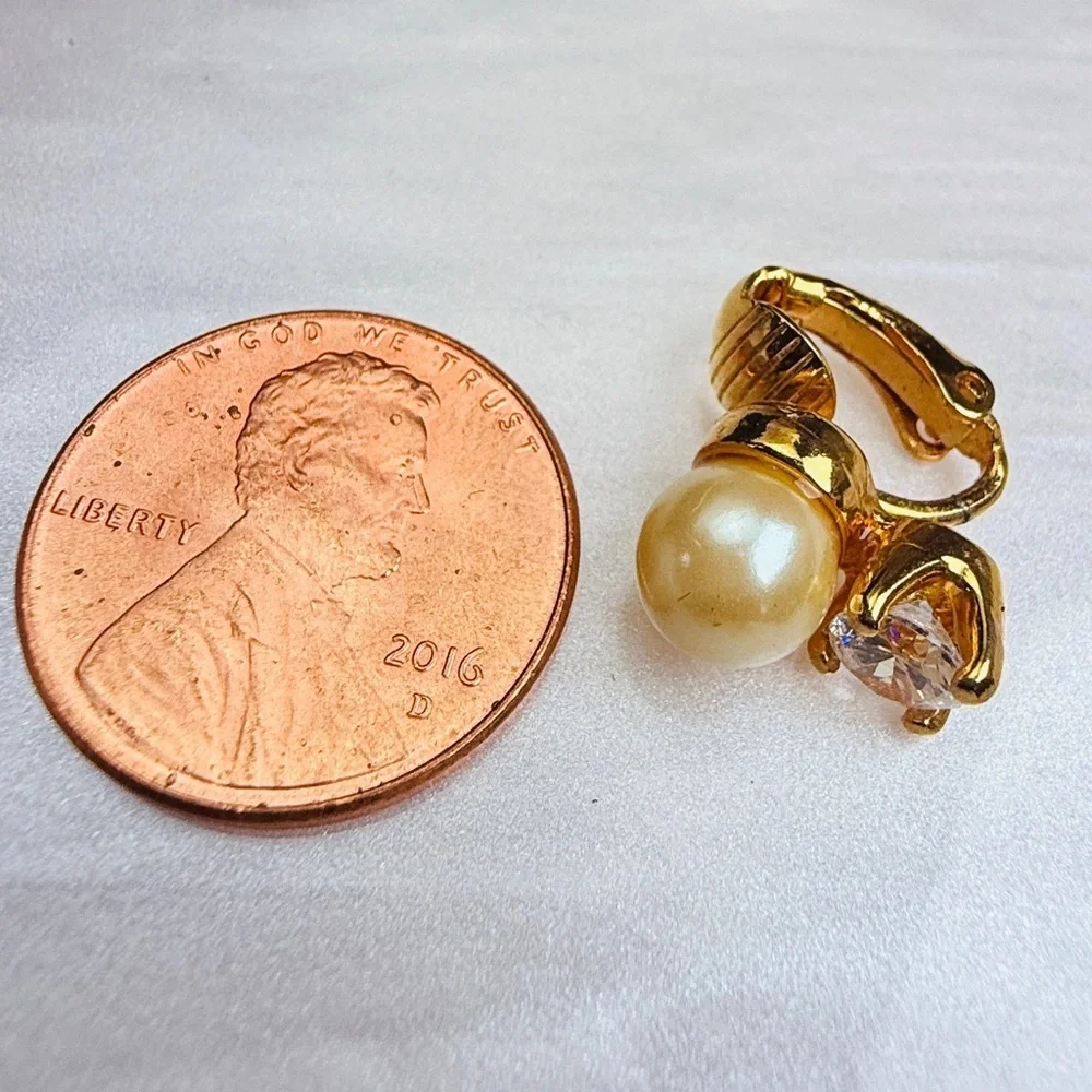 Elegant vintage Goldtone and Faux Pearl Clip-On Earrings